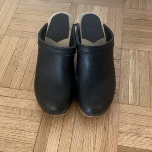 No. 6 size 6 black clogs